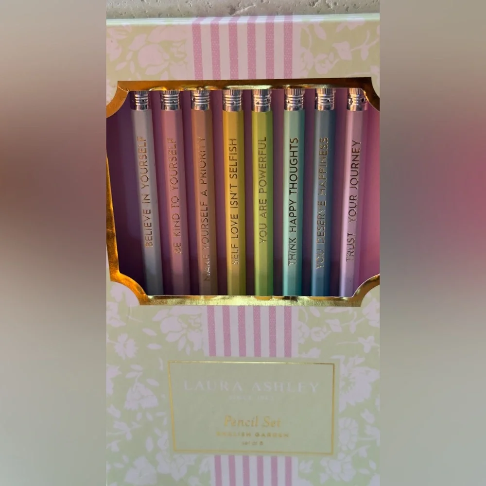 Laura Ashley English Garden Pastel Pencil Set‎ Of 8 Pencils NWT